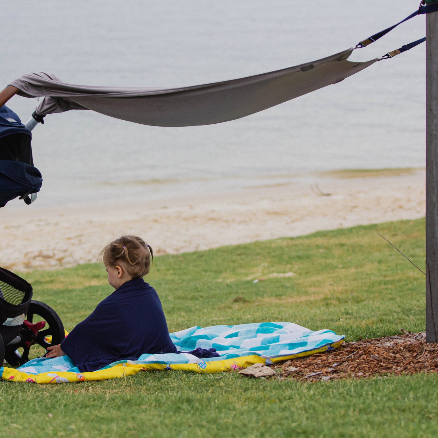 Adjustable carabiner strap