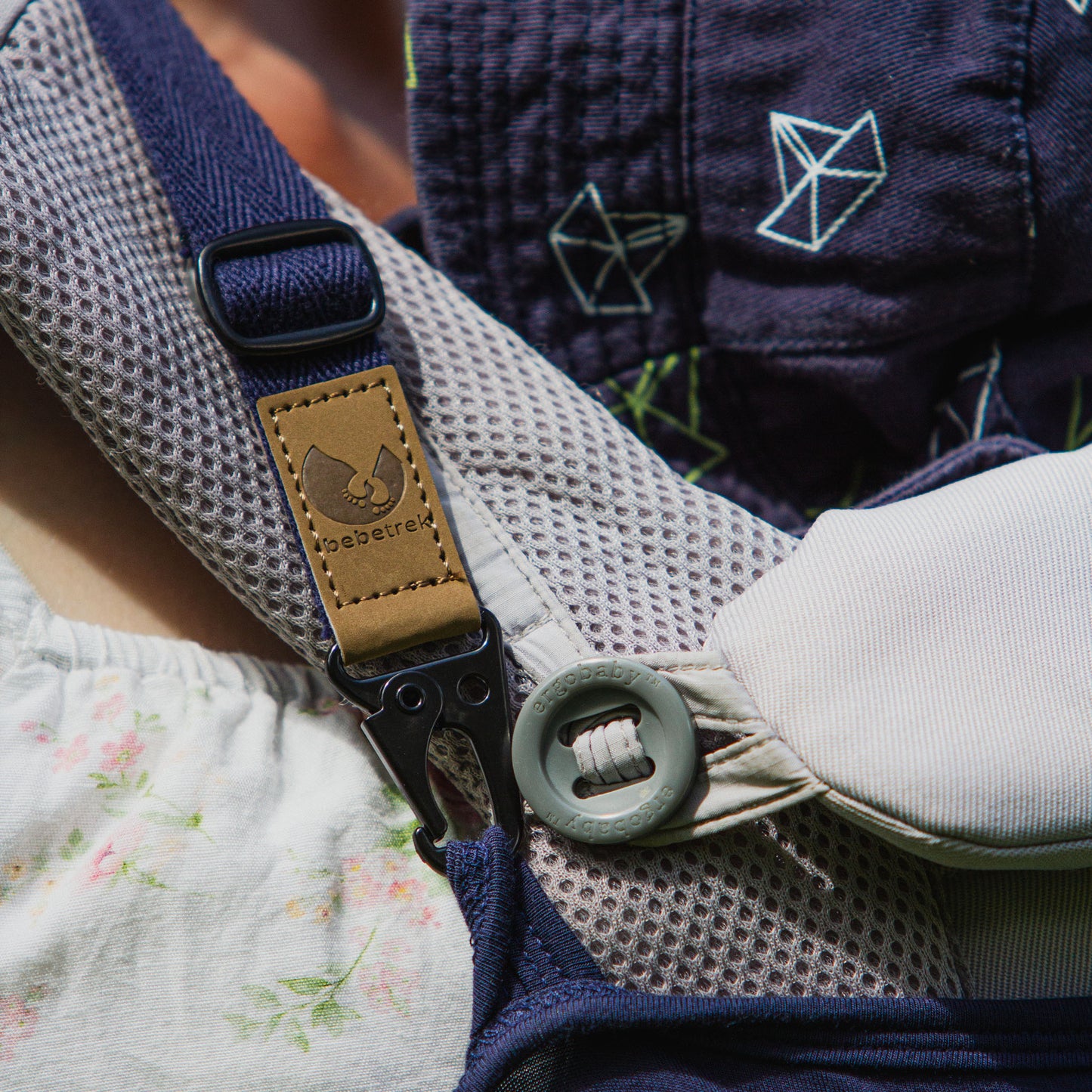 Adjustable carabiner strap