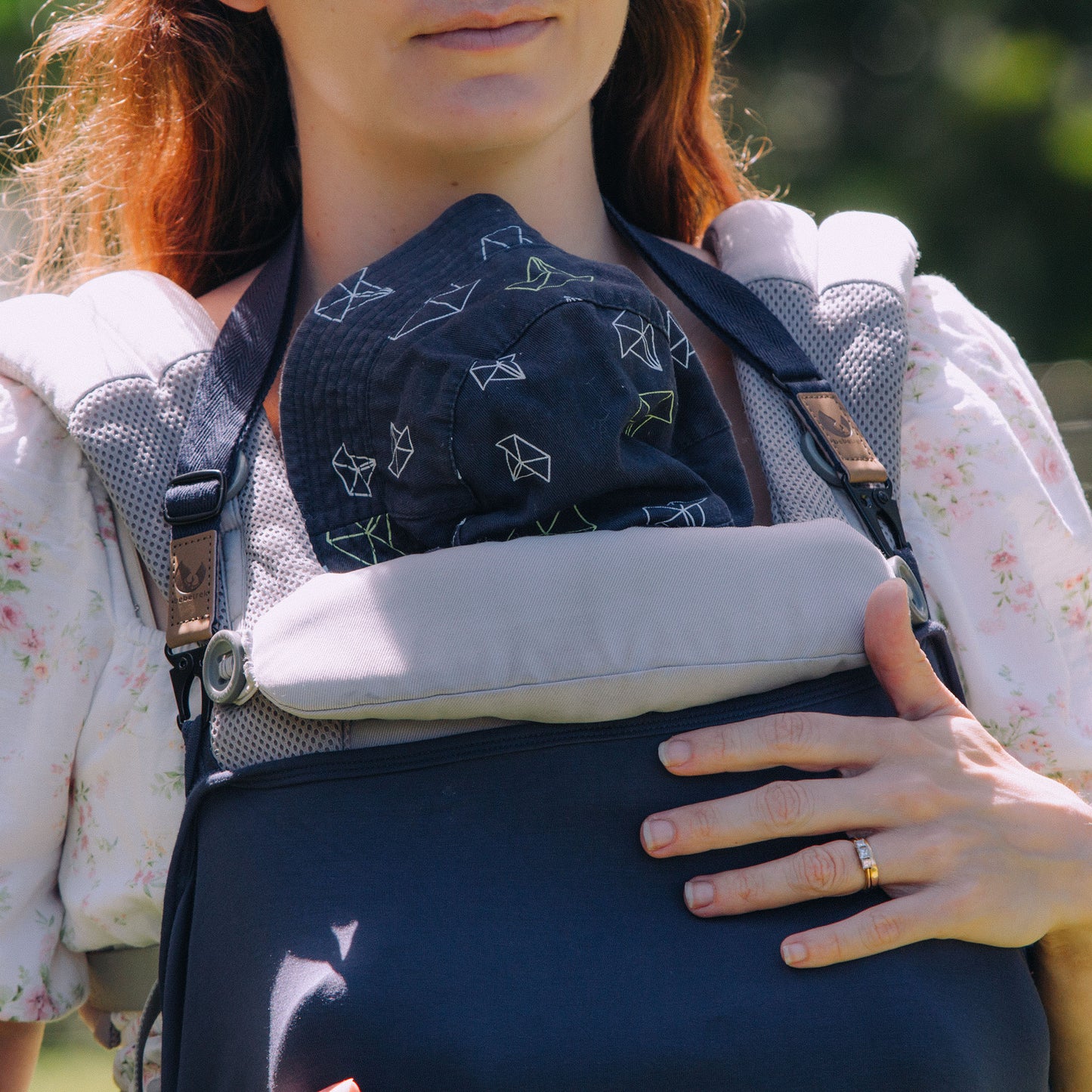 Adjustable carabiner strap