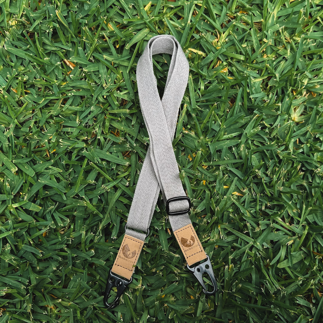 Adjustable carabiner strap