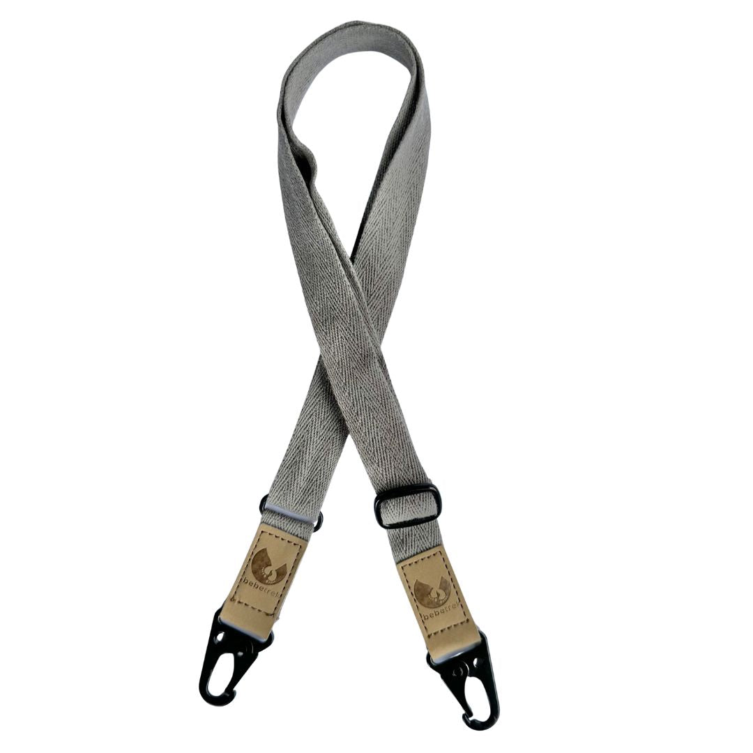 Adjustable carabiner strap