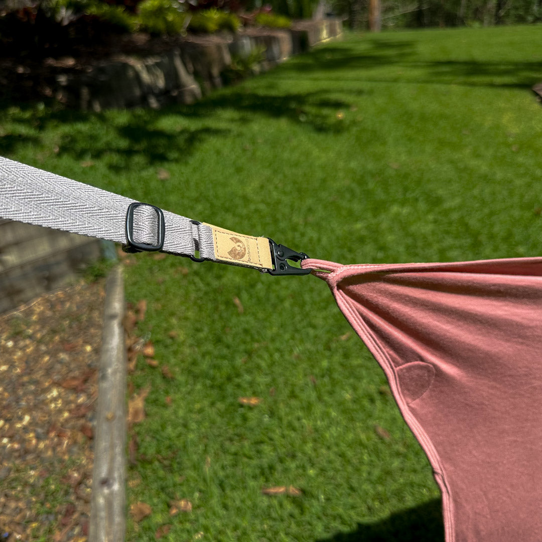 Adjustable carabiner strap