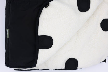 Bebe Trek Magnetic Puffy Sherpa Blanket is a winter blanket with inbuilt magnets