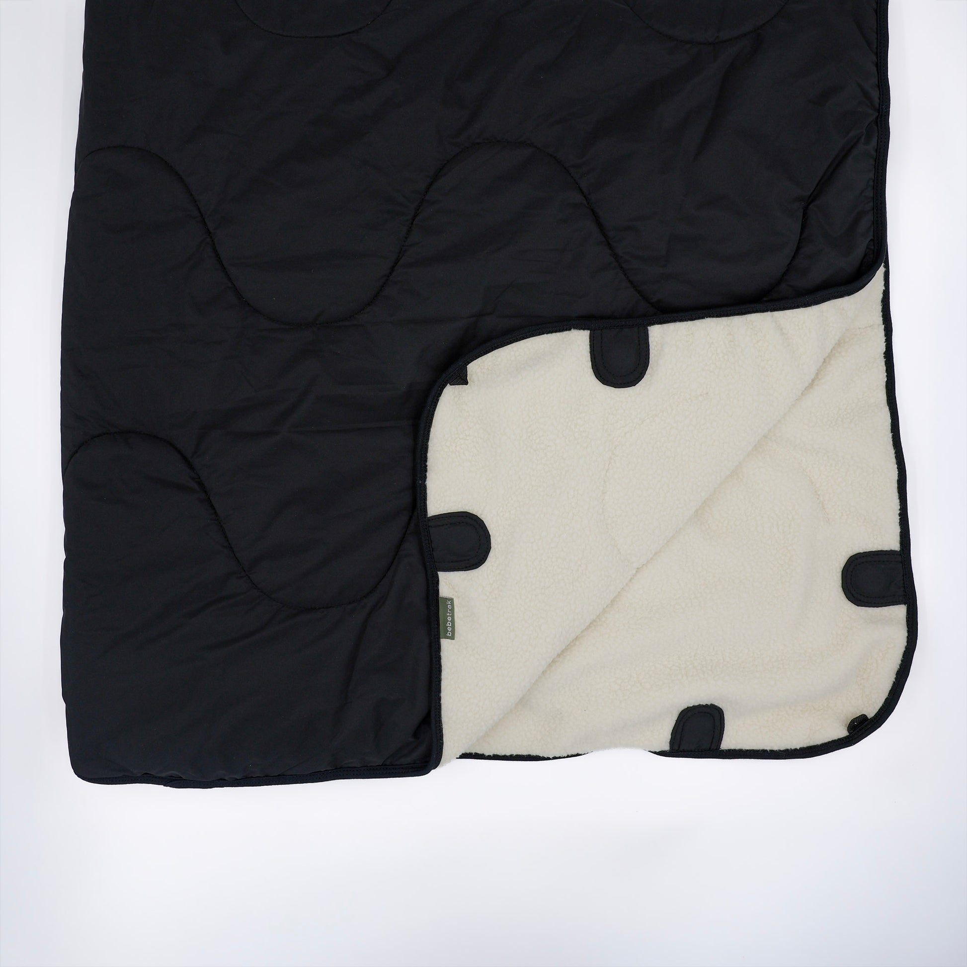 Bebe Trek Magnetic Puffy Sherpa Blanket is a winter blanket with inbuilt magnets