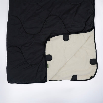 Bebe Trek Magnetic Puffy Sherpa Blanket is a winter blanket with inbuilt magnets
