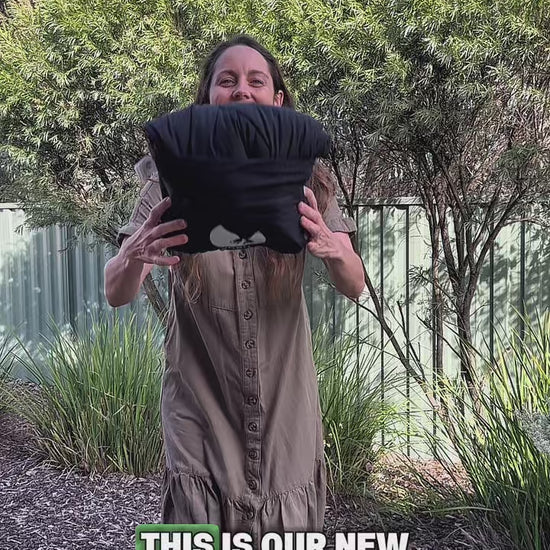 Video showcasing the features of the Bebe Trek Magnetic Puffy Sherpa Blanket
