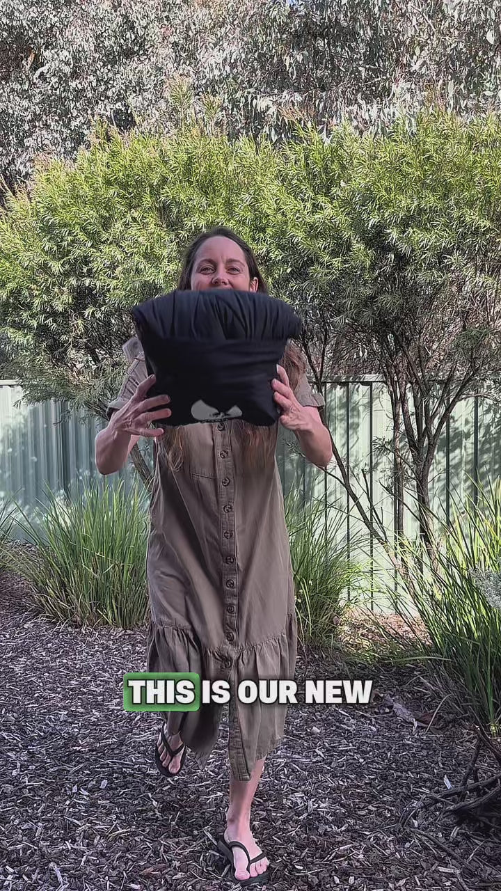 Video showcasing the features of the Bebe Trek Magnetic Puffy Sherpa Blanket